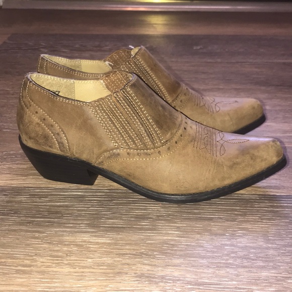 dingo Shoes - NWOT Vintage Dingo ankle boots size 6
